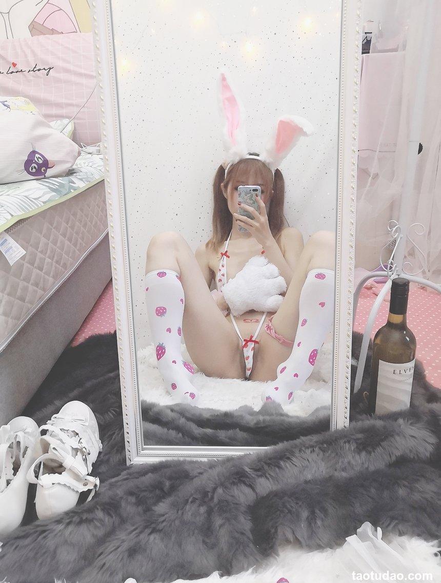 钛合金TiTi NO.002 – 草莓兔兔 [29P65M]