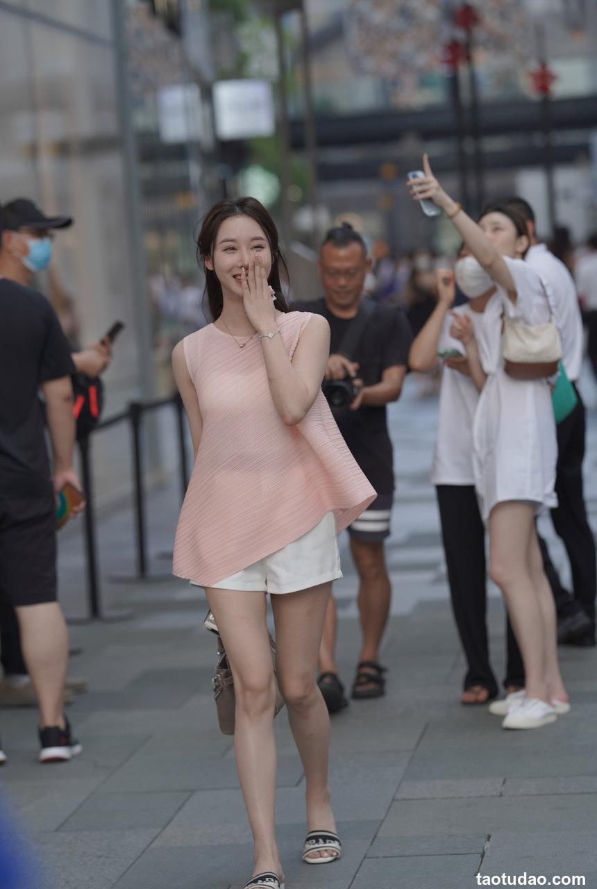 都市丽人爱笑的美女【75P-842MB】