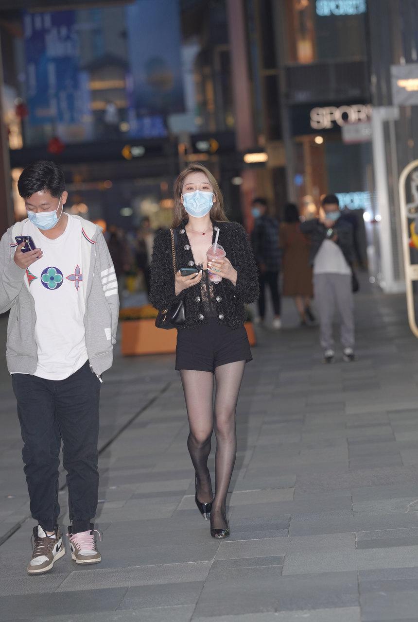 都市丽人气质黑丝美女【44P-701MB】