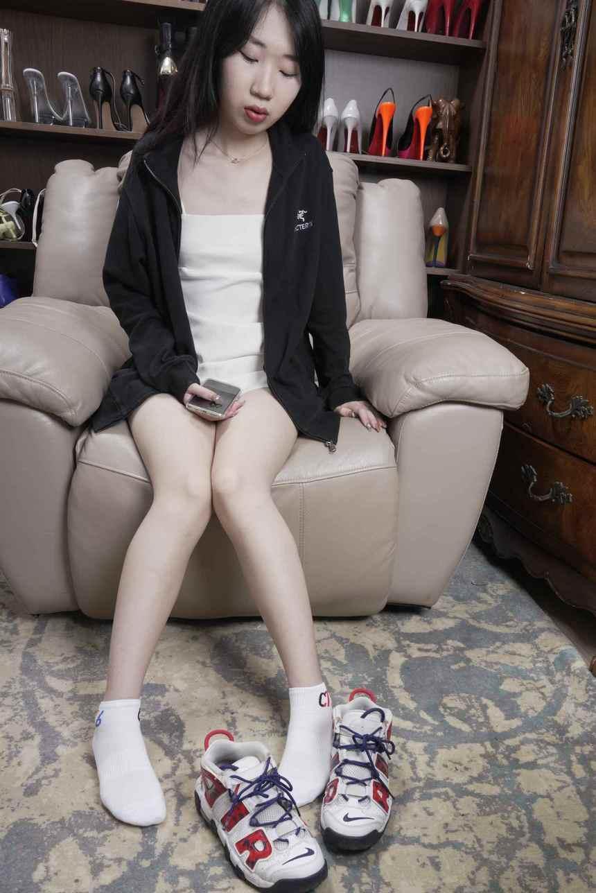 [Sexy Asian Girls Feet] No.040-小红展示她的性感的小脚丫 [137P-2.4G]