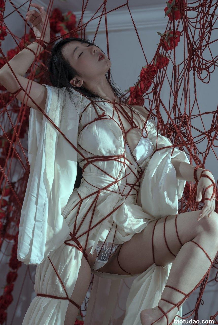 云溪溪 NO.019 — 奶桃 囚鸟 [64P-768M]