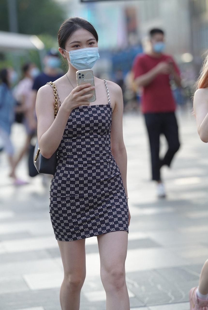 都市丽人漂亮的吊带连体包臀裙美女【96P+1V-1.37G】