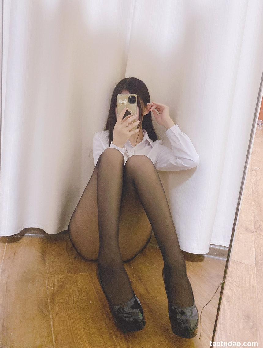 动漫博主 COSER衣衣 – OL [26P-63MB]