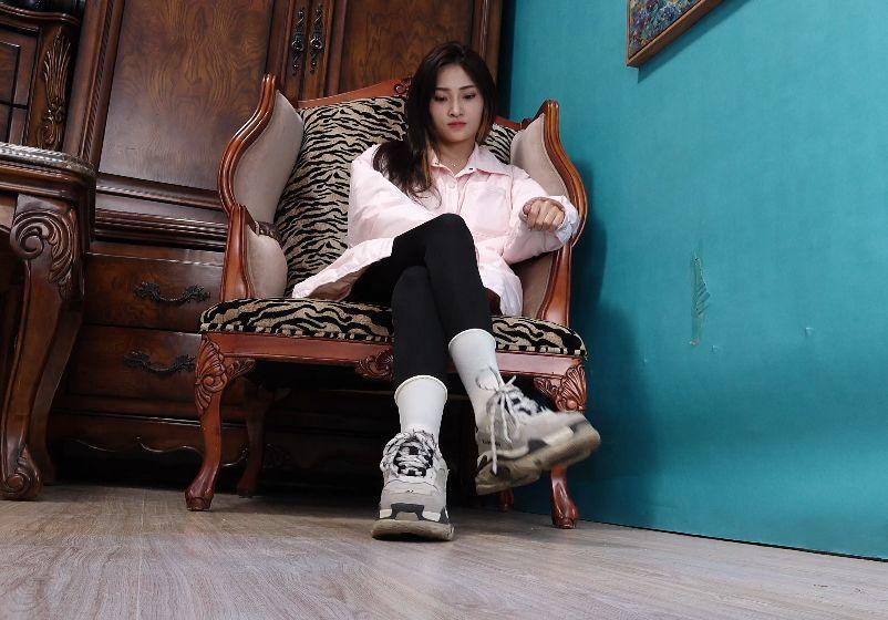 [A&F]丝足视频 052-小美女Xixi展示她的性感39码大脚 [1V-3.11G]