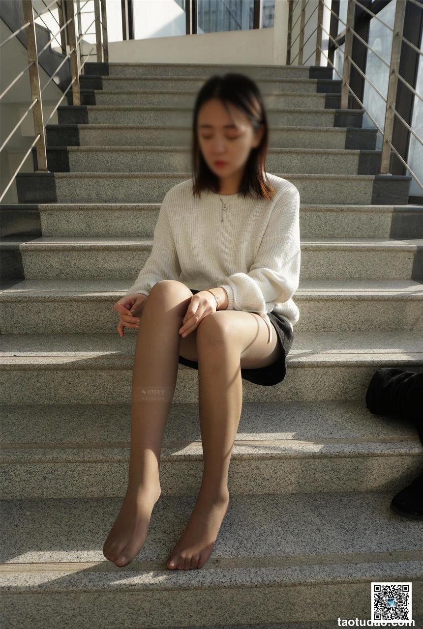 妖精视觉 NO.104 苏苏 长靴&高跟，双色丝袜[73P／47MB]