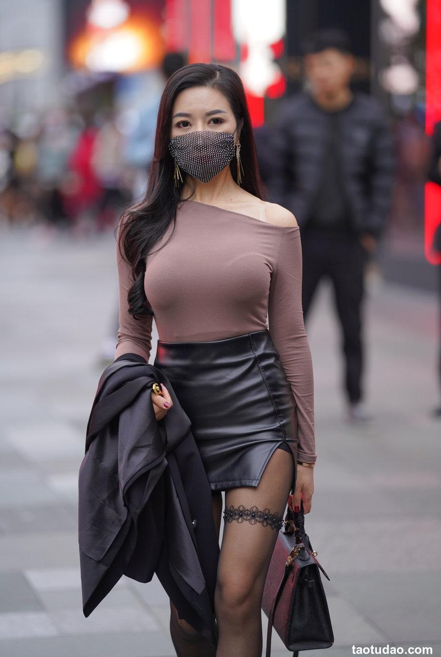 都市丽人皮裙黑丝女孩 [51P+1V-2.44G]