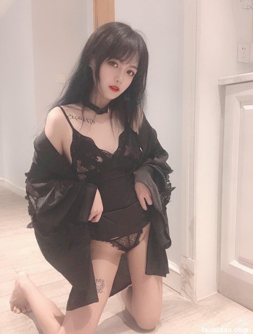 安妮-黑色睡衣 [35P+2V-121MB]