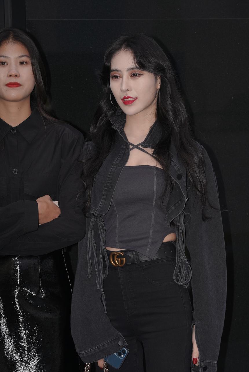 都市丽人街拍两个漂亮的小姐姐【138P-2.23G】