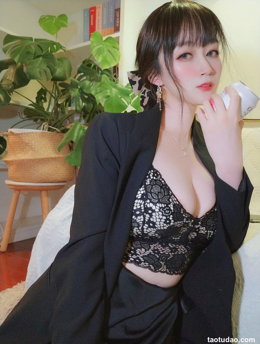 Coser小姐姐白银 - 西服 [70P2V-619MB]