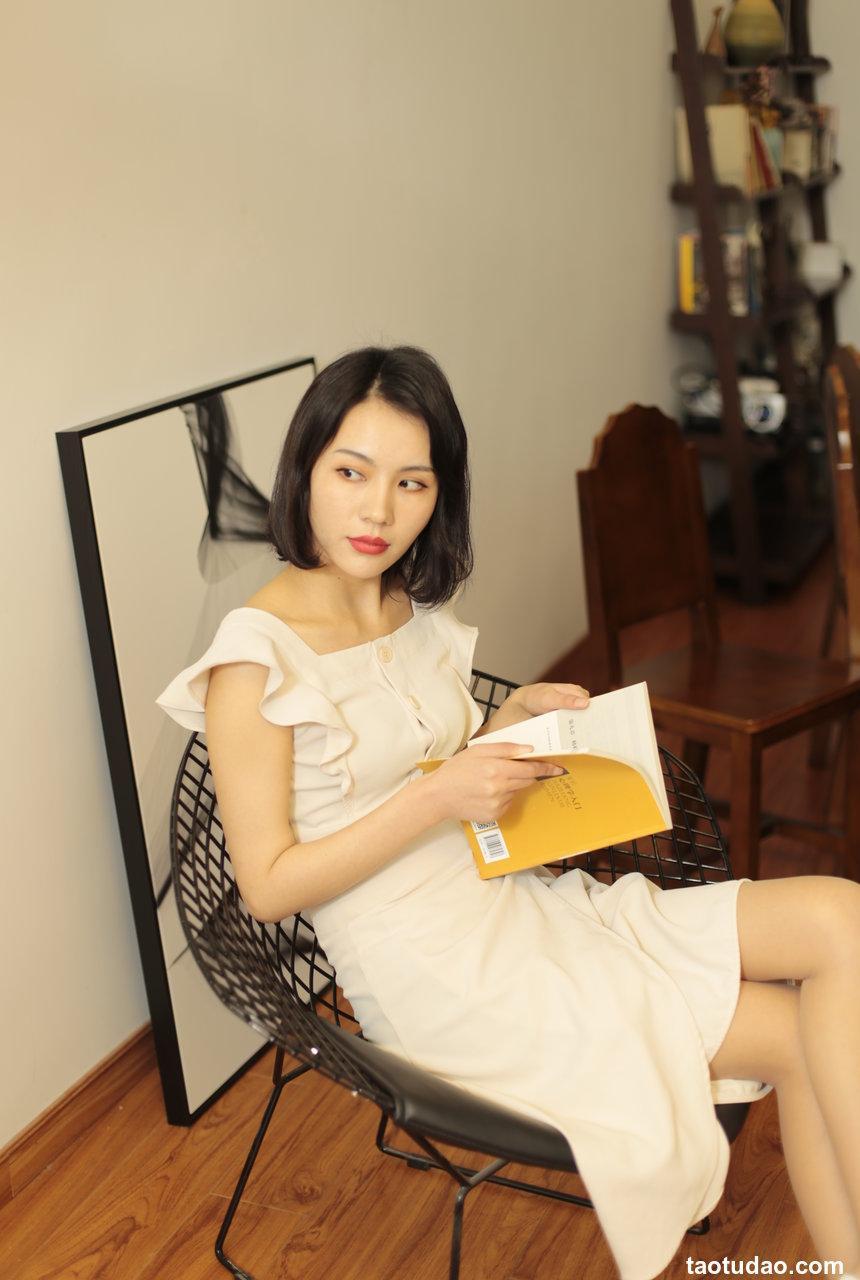 奈丝写真 NO.009 成希-你是选择看书还是看我？[30P／111MB]