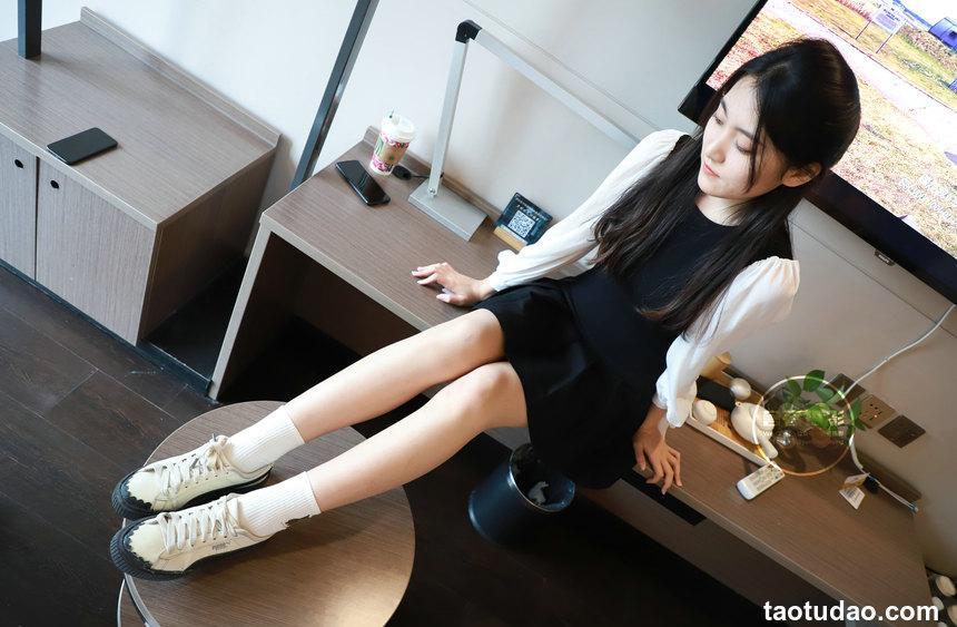 [誉铭传媒]袜足摄影 2021年《微信客户群第11套作品》[80P+1V／822MB]