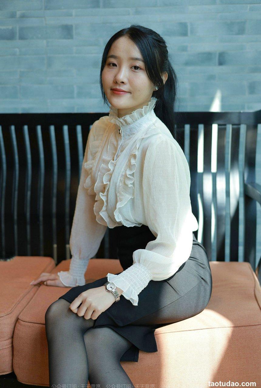 [IESS异思趣向] 2022.03.02 丝享家1017：婉萍《黑丝咖啡》[90P／107MB]