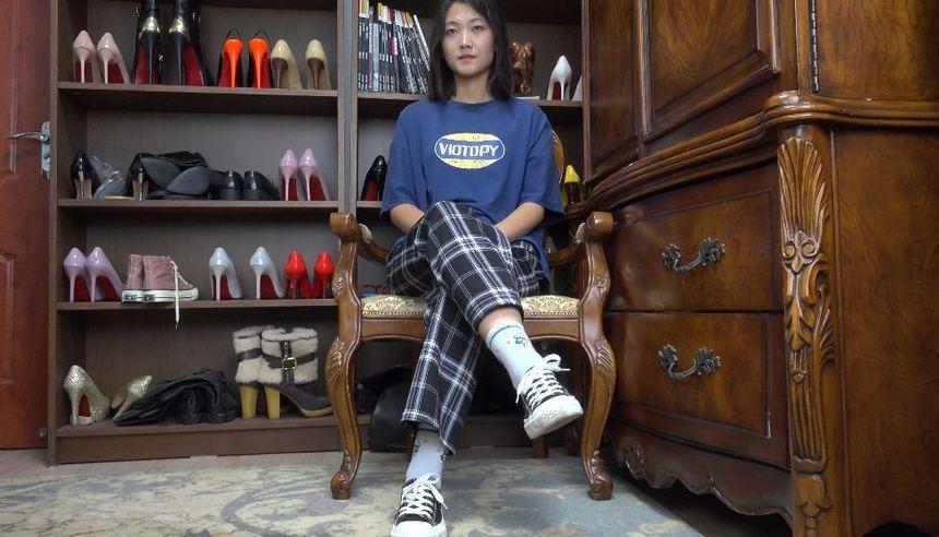 [A&F]丝足视频 087-Muxiaolan展示她的性感的39码大脚丫 [1V-3.83G]