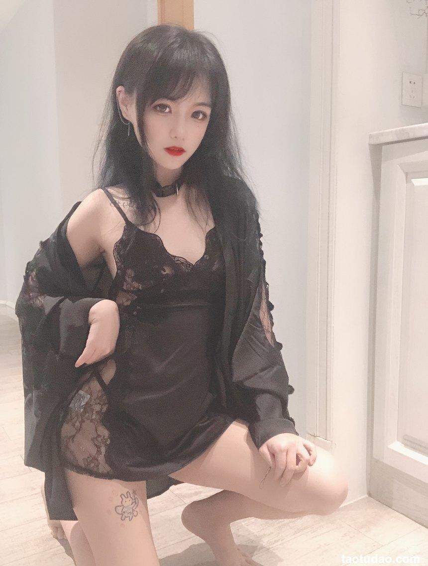 安妮-黑色睡衣 [35P+2V-121MB]