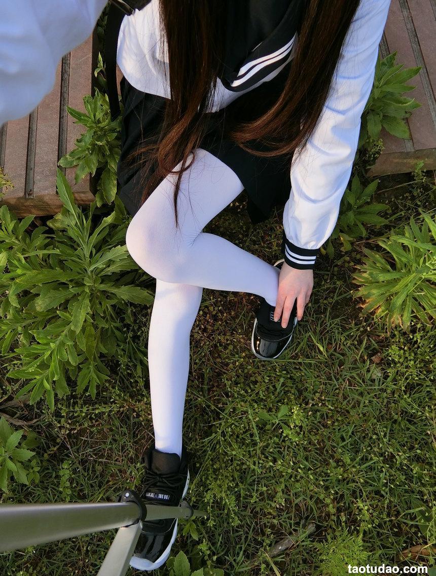 西尔酱 NO.015 — 户外jk白丝 [53P-327M]