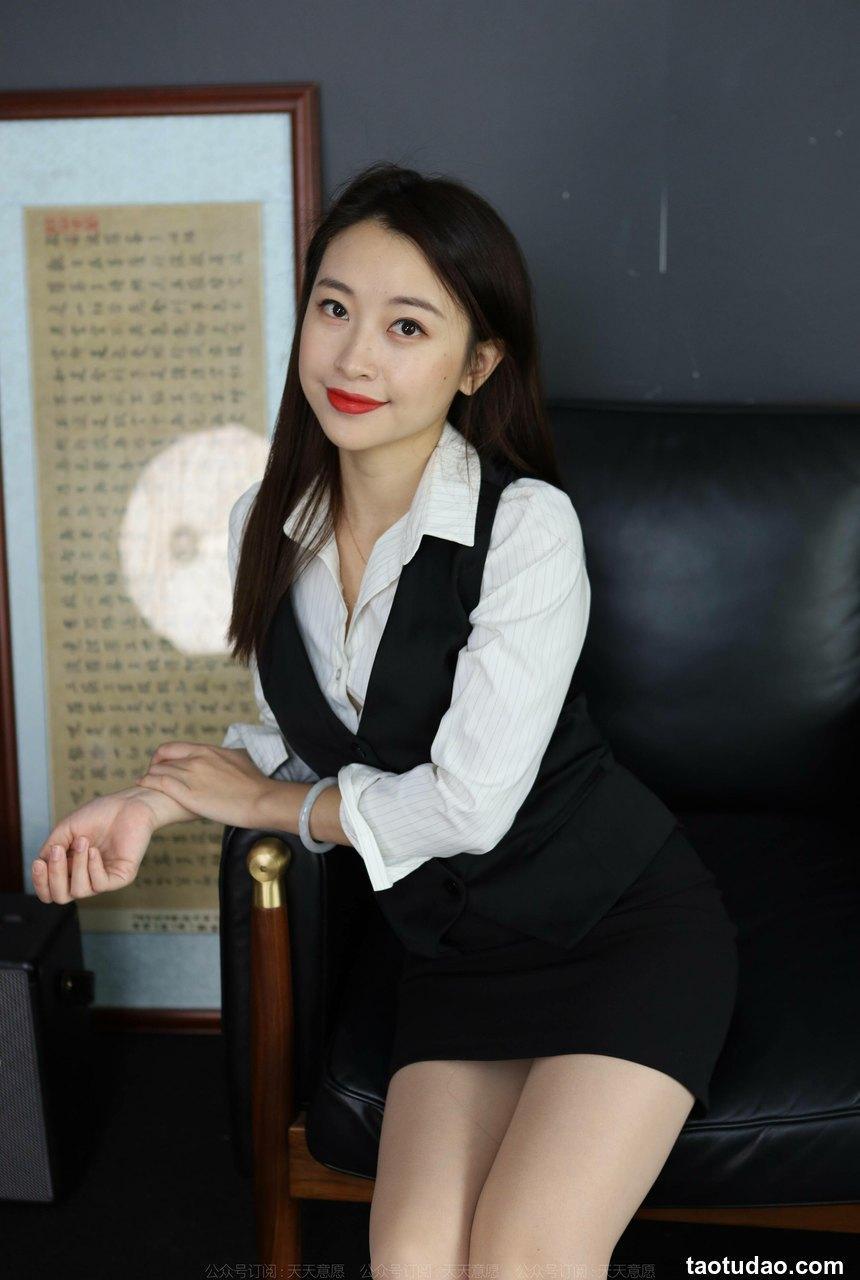 [IESS异思趣向]2021.11.12 丝享家972：小婕《周末陪你加班》[94P／105MB]