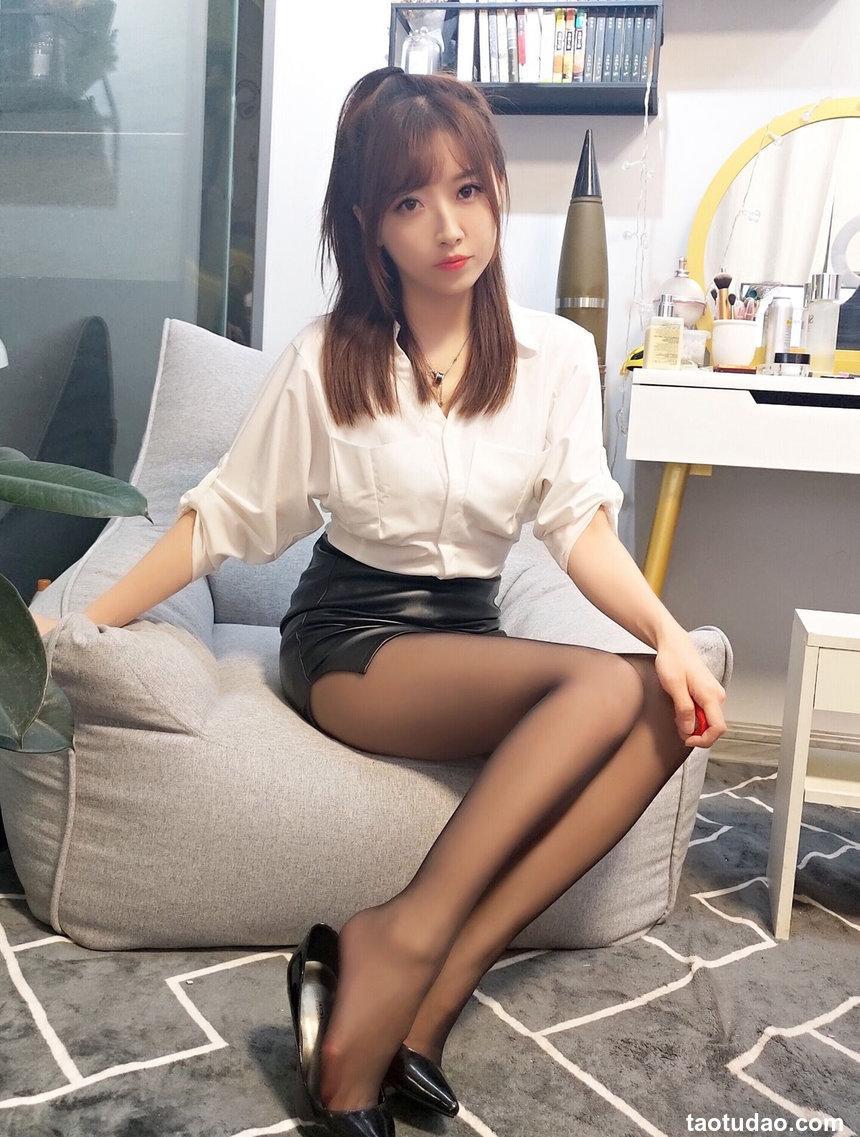 小女巫露娜 - 黑丝OL [23P183M]