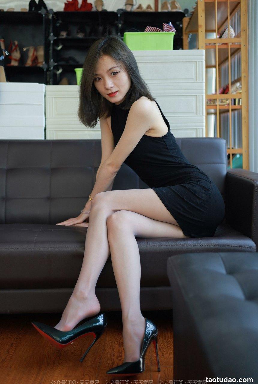 [IESS异思趣向] 2022.07.04 丝享家1137：小六《灰丝女王》[84P／136MB]