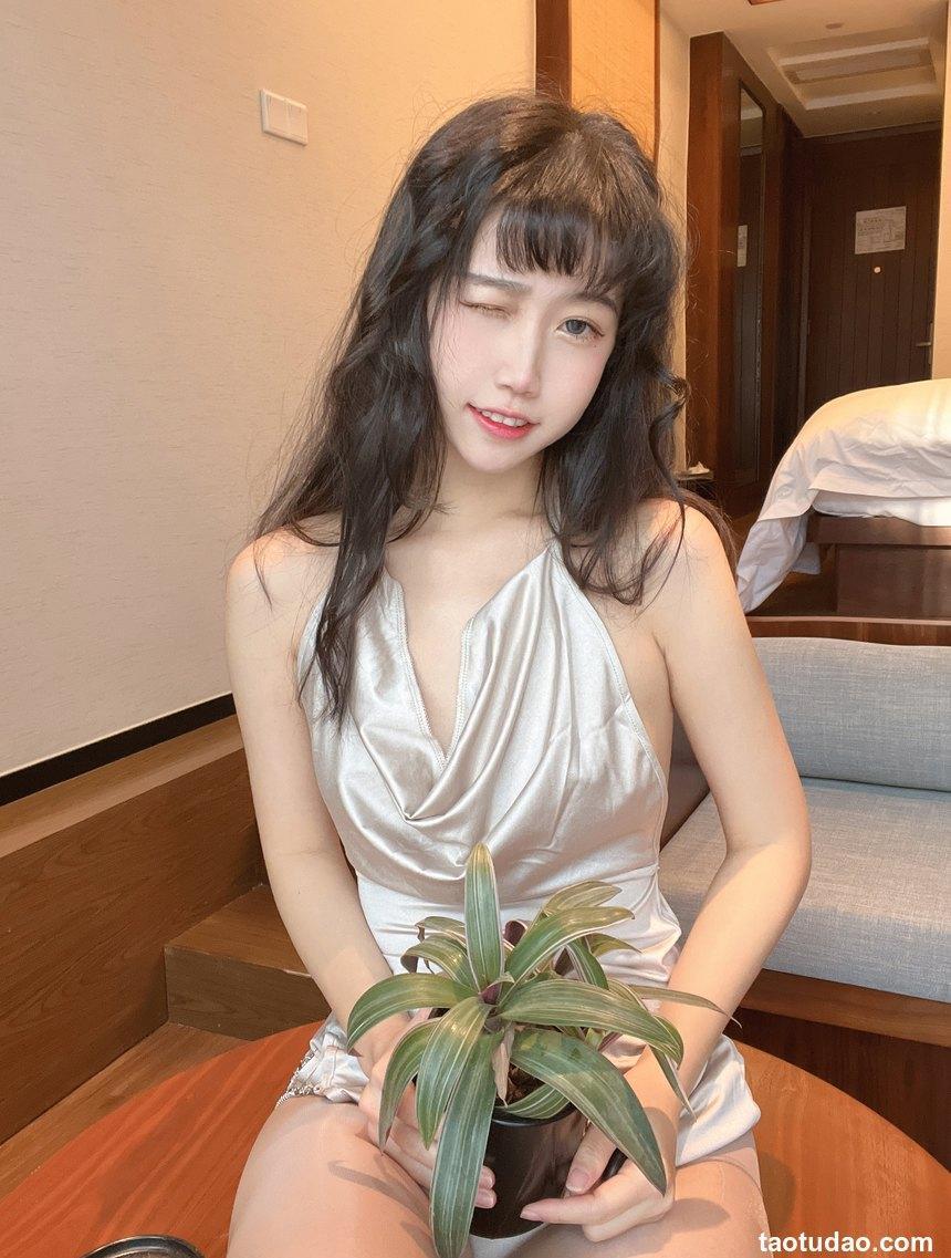 不呆猫 NO.023 — 浴室人妻 [42P+3V-1.6G]