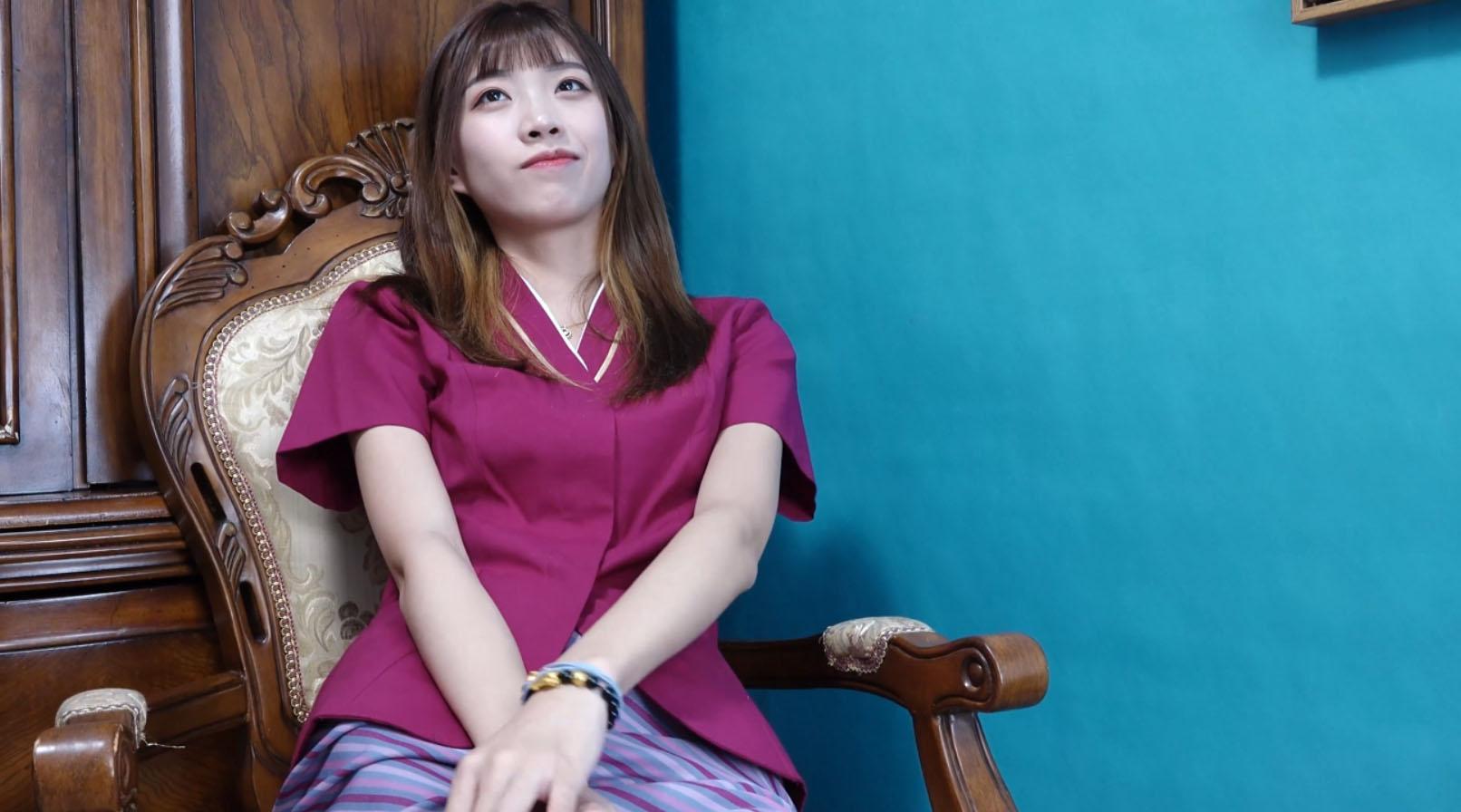 [K&M]丝足视频 NO.0016 小影奕奕 制服短丝[1V／2.43GB]