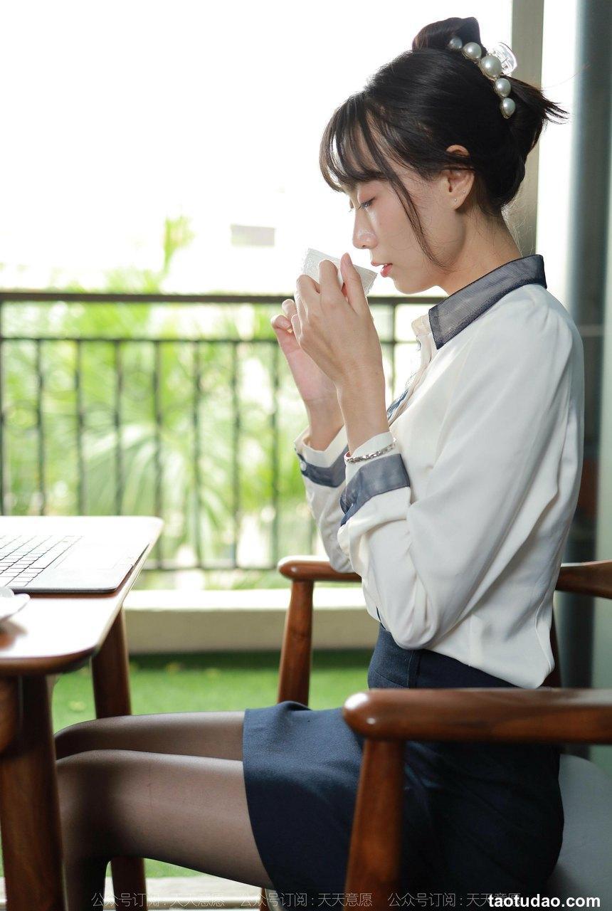 [IESS异思趣向]2021.11.14 丝享家974：团团《长腿打字员》[99P／129MB]