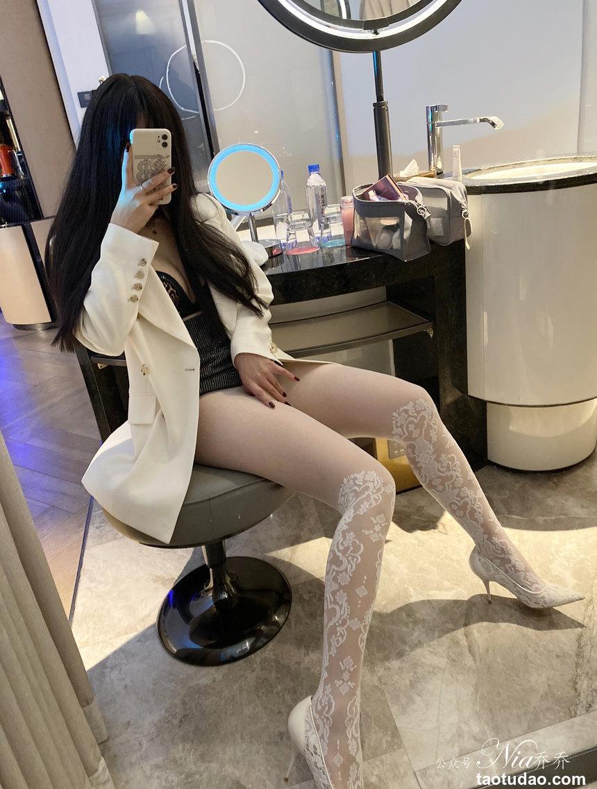 安乔乔儿(Nia乔乔) NO.019 — 白丝网袜包臀裙 [82P+1V-1.35G]