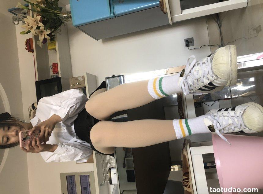 [最爱帆布鞋] 丝袜美腿写真 ON.50 图套+视频