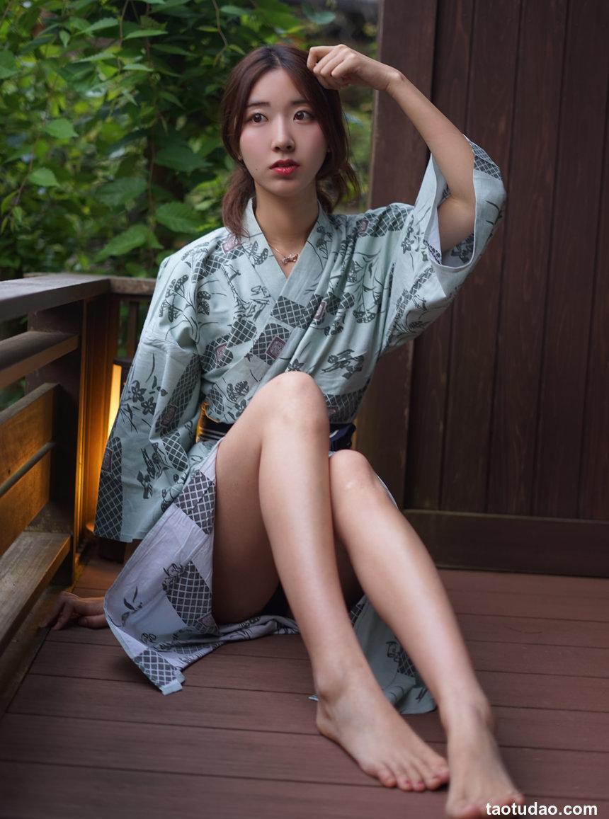 黑川 - 温泉浴衣 [13P-110MB]