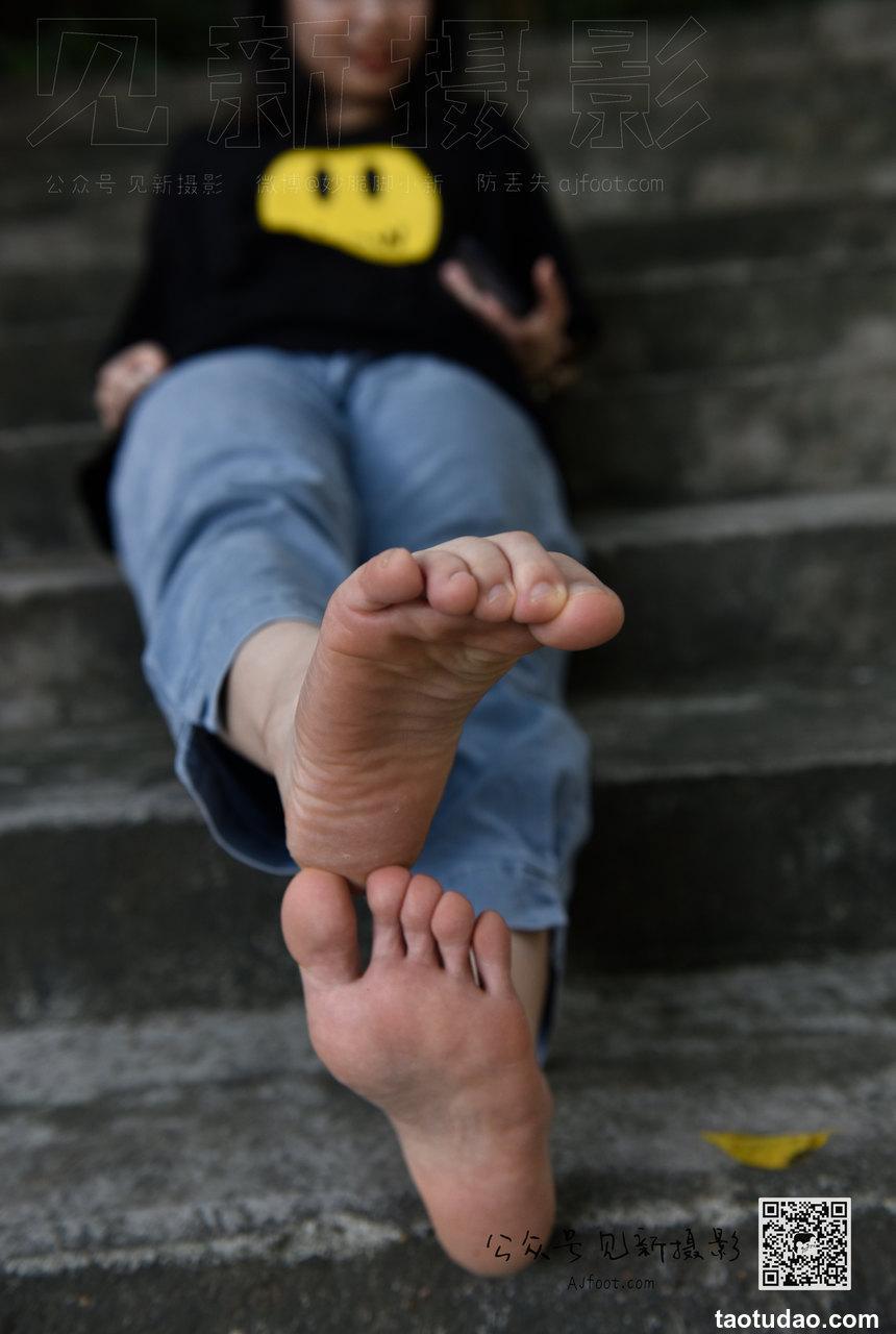 [见新摄影]NO.013-大学护理美女户外牛仔裤棉袜【套图+视频-1.61G】