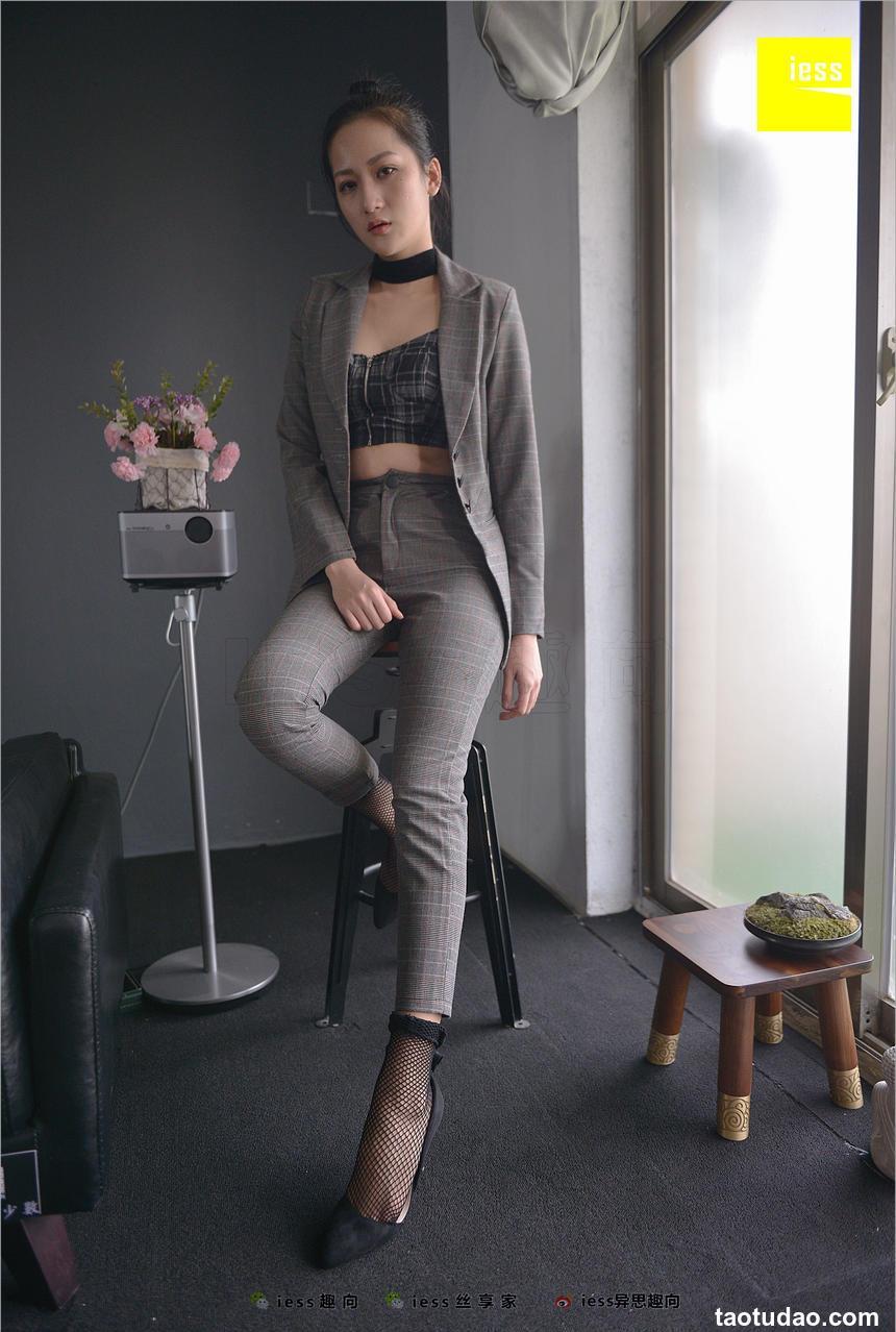 [IESS异思趣向] 2018.06.20 丝足便当241：《短网袜、长裤与职场》潇潇 [99P/208M]