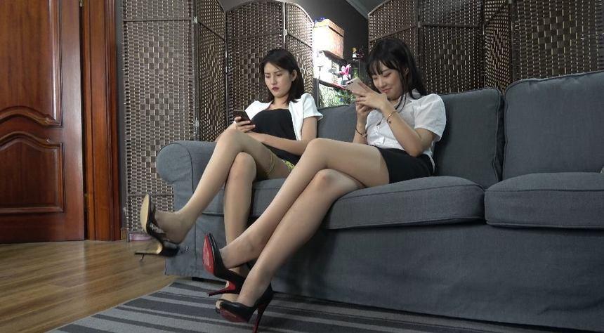 [K&M]丝足视频 No.277-芮芮 姐妹沙发制服肉丝挑鞋 [1V-1.3G]