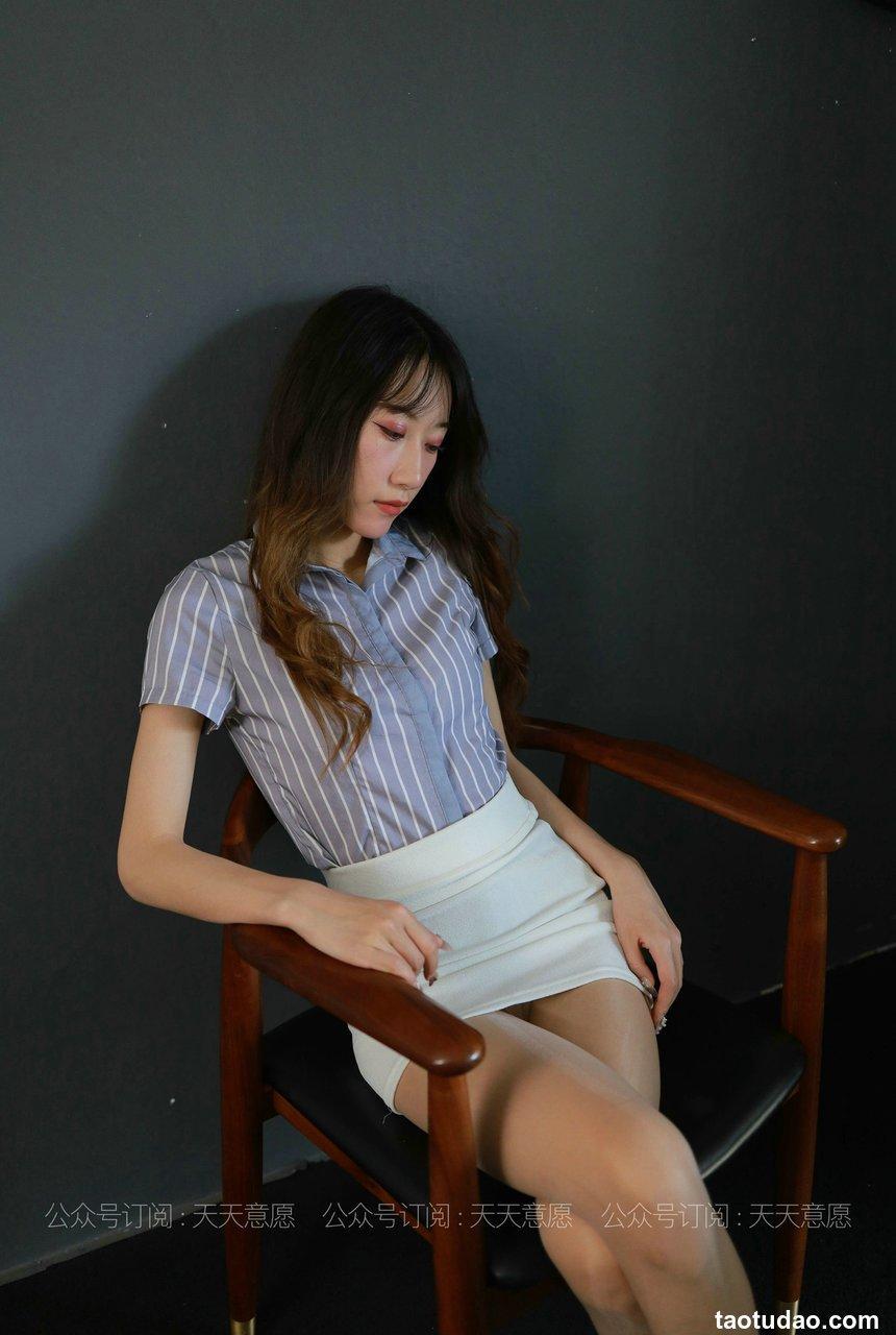 [IESS异思趣向] 2021.06.11 丝享家829：怡怡《长腿实习生》[88P／122MB]