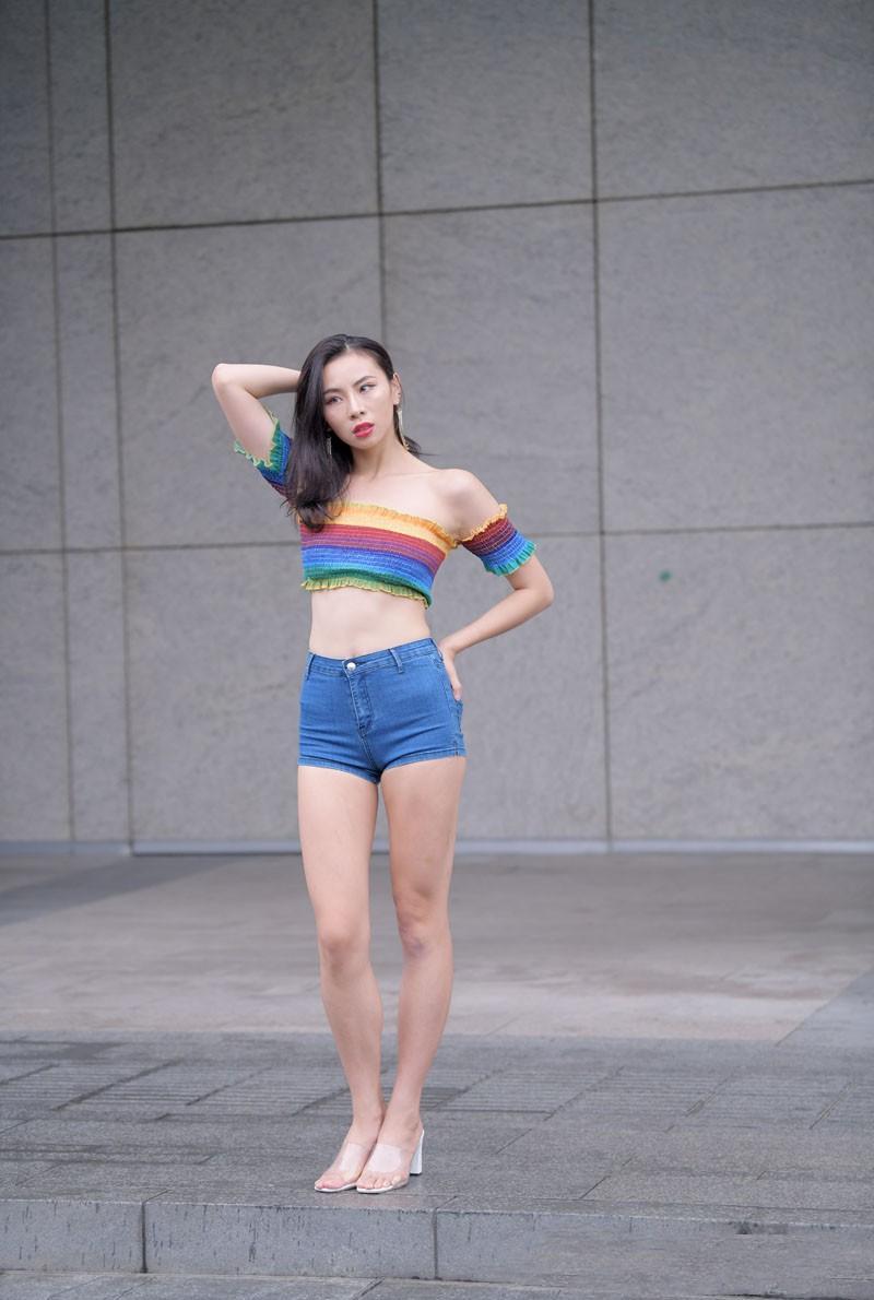 蓝色热裤长腿高跟美女 [2V/5.75G]