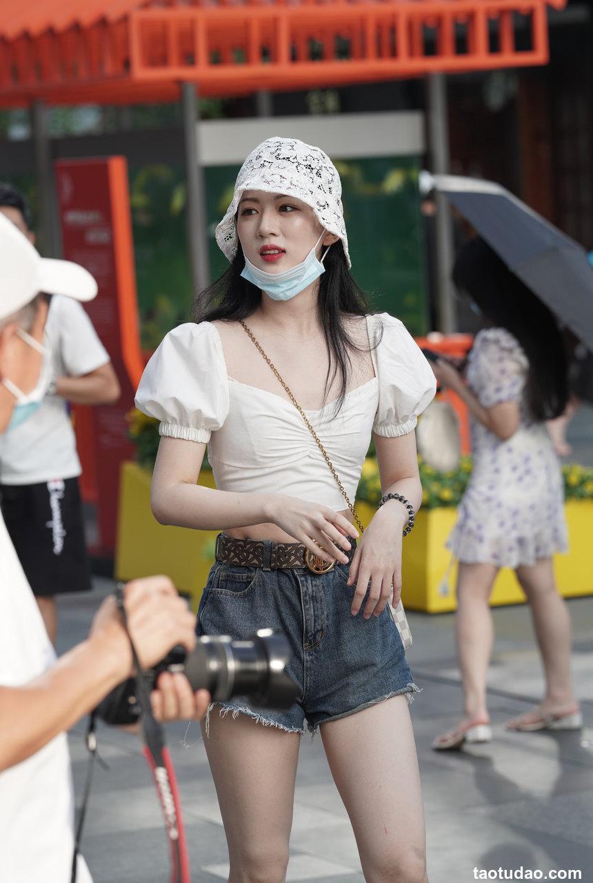 都市丽人街拍很白的妹子【83P-991MB】