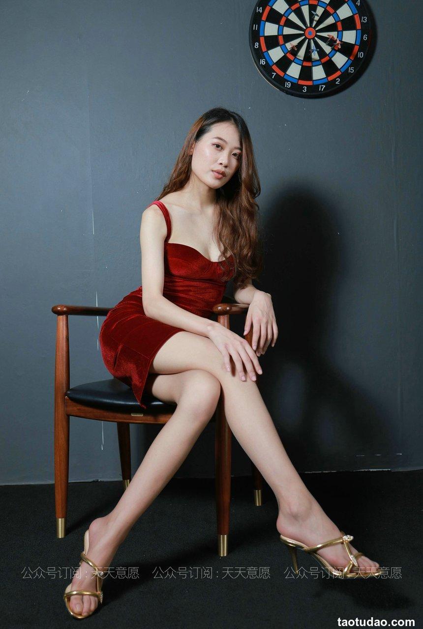 [IESS异思趣向] 2021.06.21 丝享家839：肉肉《性感红裙装》[83P／138MB]