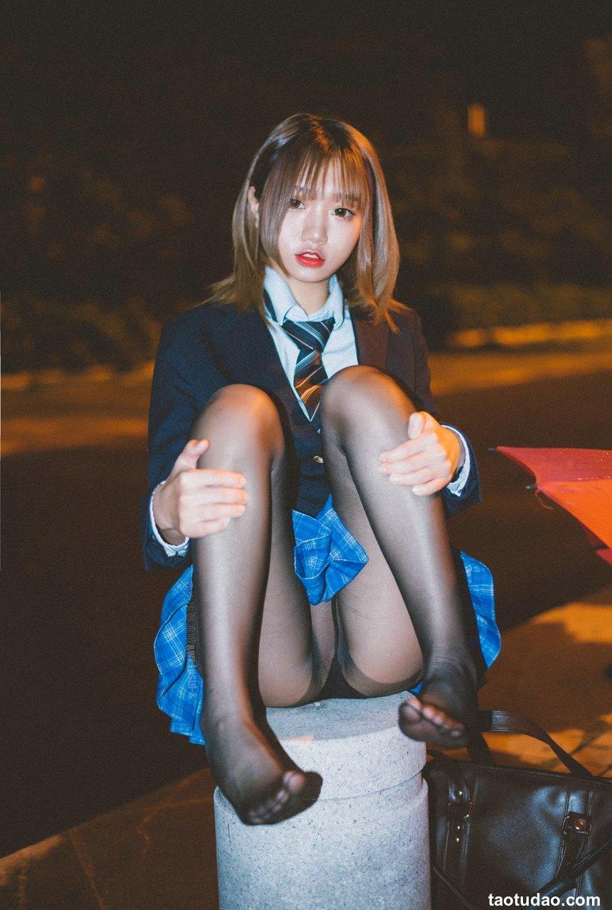 柒柒要乖哦 - NO.14 深夜公园JK [35P-311MB]