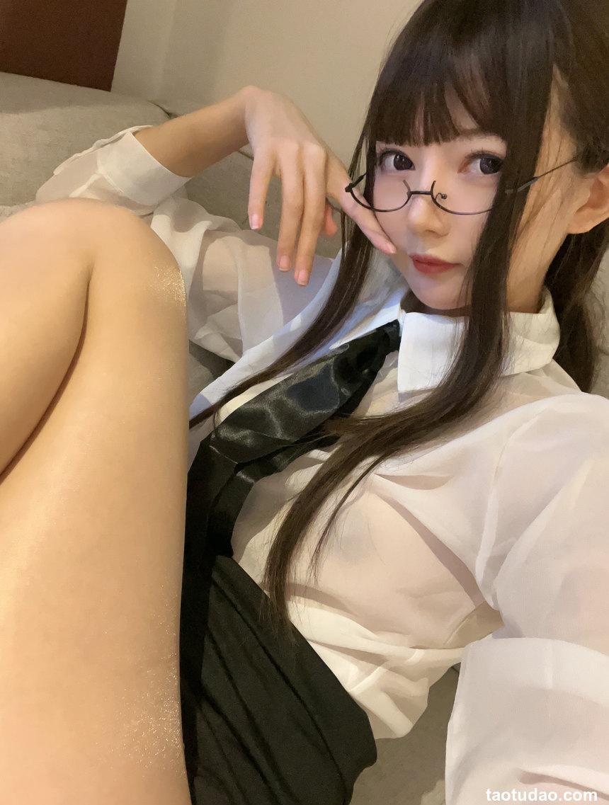 51酱 - NO.10 肉丝眼镜娘 [52P+7V-421MB]