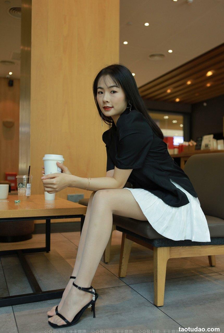 [IESS异思趣向] 2022.05.06 丝享家1080：小金《简约黑色凉鞋[85P／121MB]