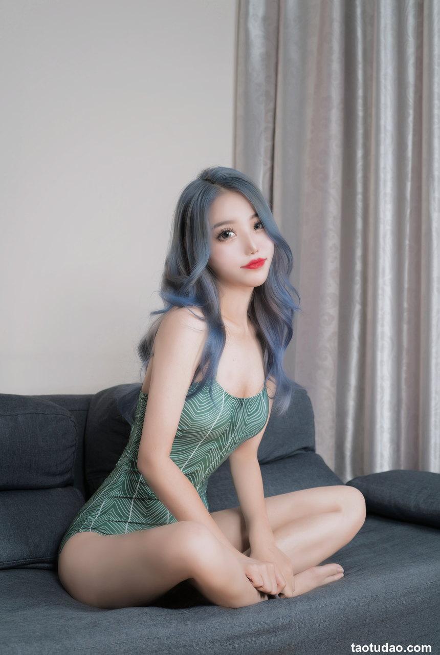 eloise软软 NO.004 — 泳衣[16P／192MB]