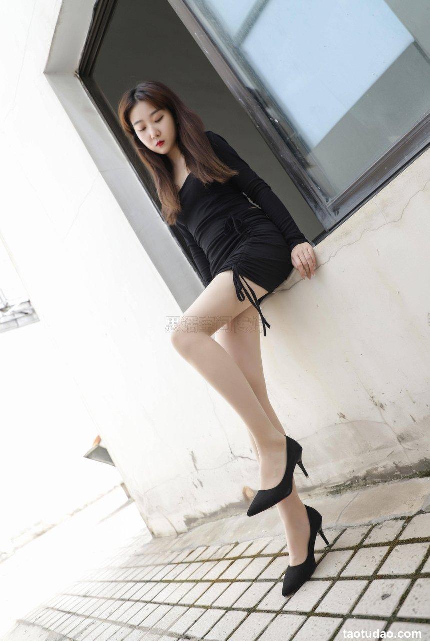 [SiHua思话]SJ027 露露 楼道口发呆的小呆萌[17P／29.5MB]