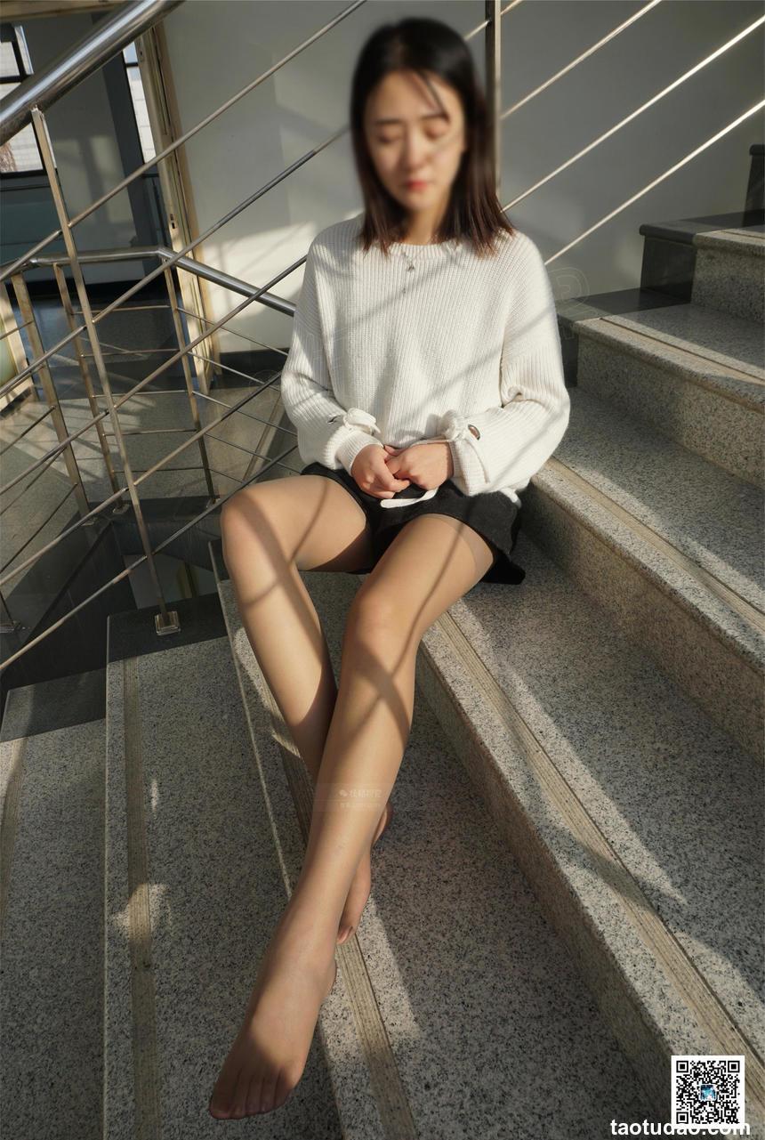 妖精视觉 NO.104 苏苏 长靴&高跟，双色丝袜[73P／47MB]