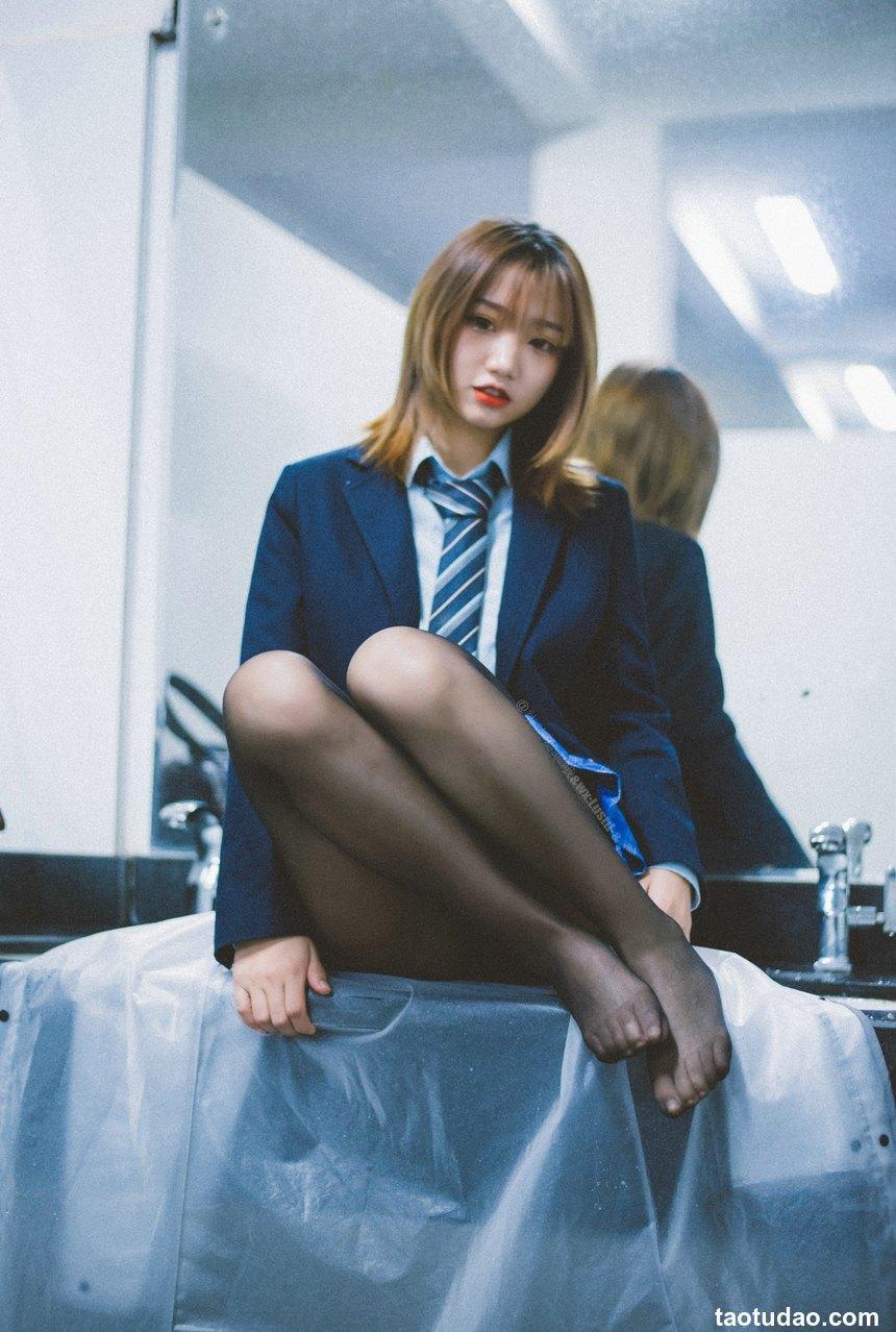 柒柒要乖哦 - NO.14 深夜公园JK [35P-311MB]