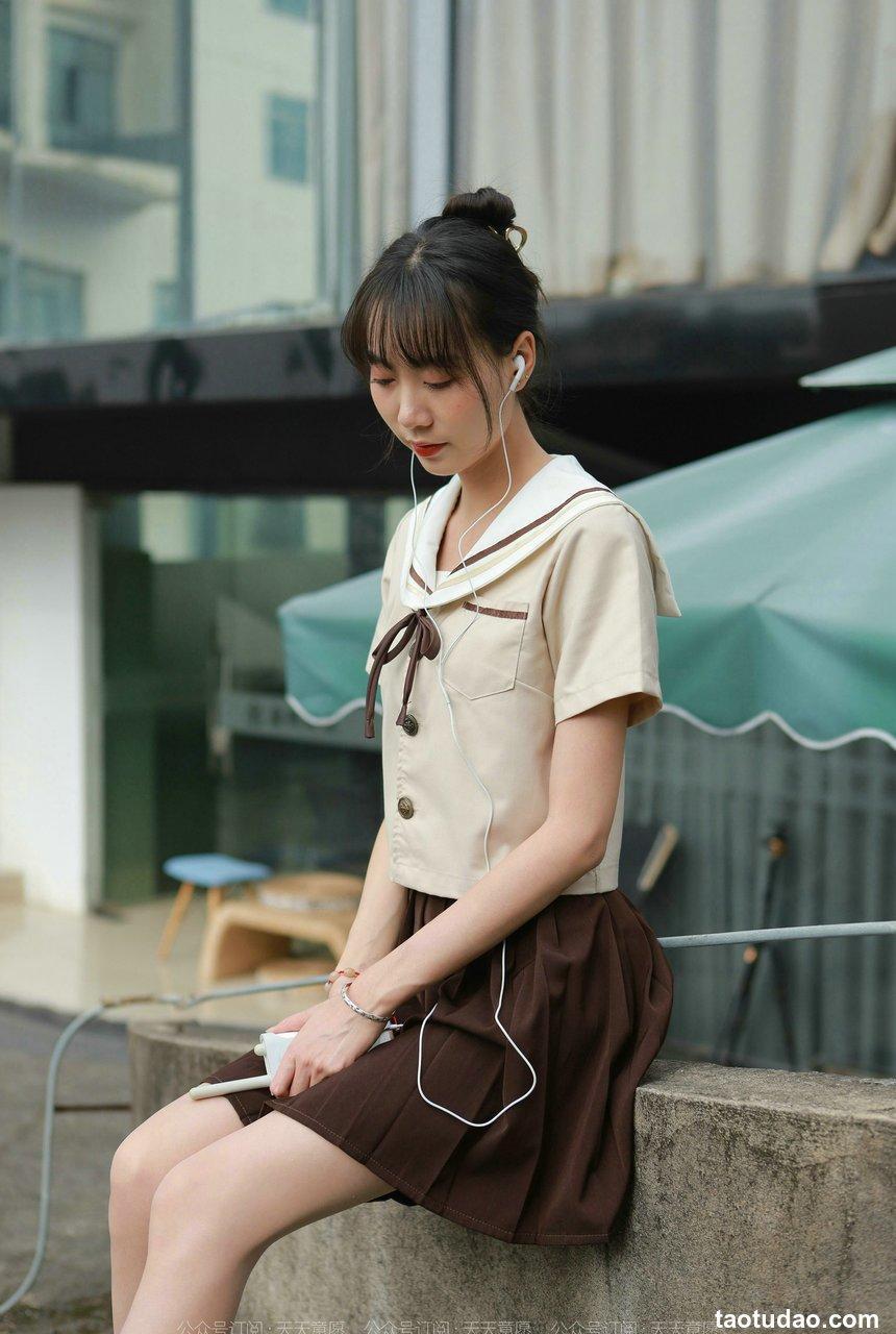 [IESS异思趣向] 2022.02.08 丝享家999：团团《网易云长腿少女》[89P／100MB]