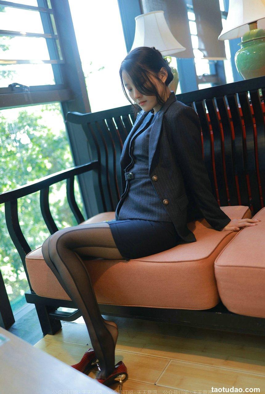 [IESS异思趣向] 2022.04.12 丝享家1057：婉萍《OL嘿丝玉姐》[93P／107MB]