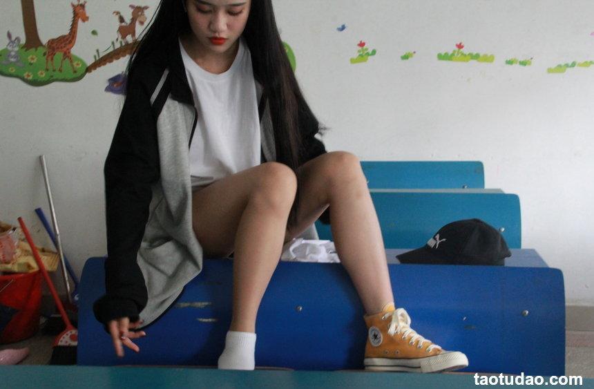 [最爱帆布鞋] 丝袜美腿写真 ON.06