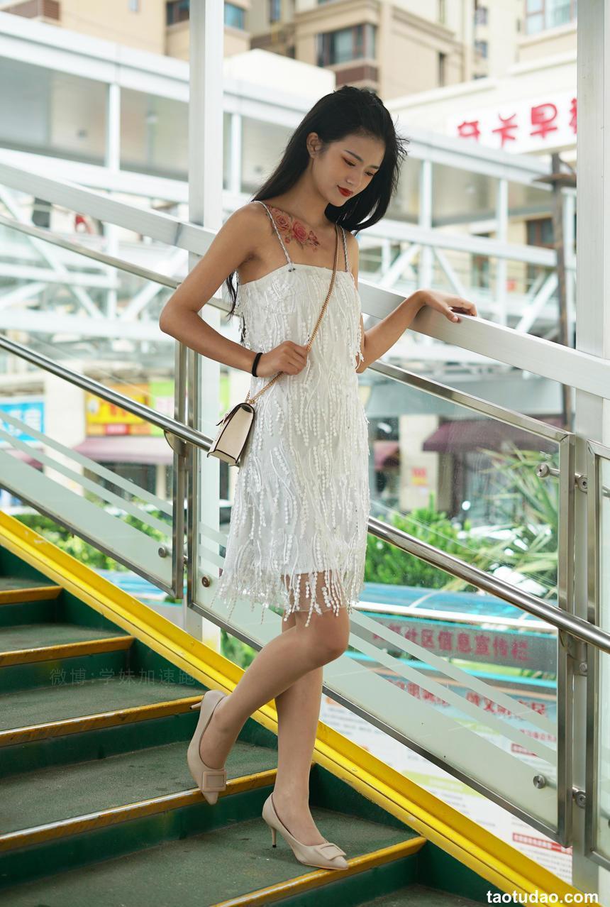 学妹加速跑 XM079《草地上的绿茶jio-鹿酱》[97P-130MB]