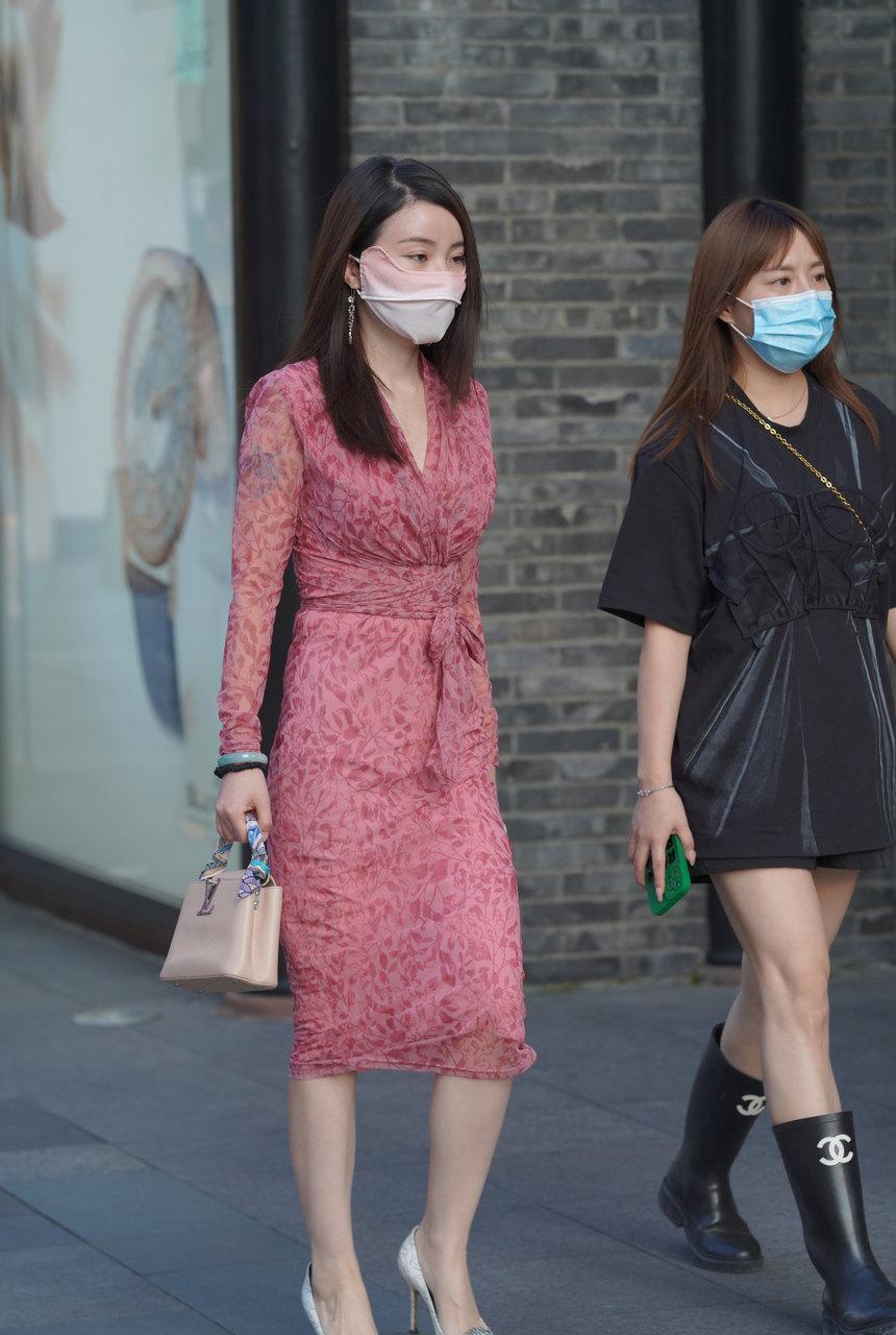 都市丽人碎花裙少妇【77P+1V-0.98G】