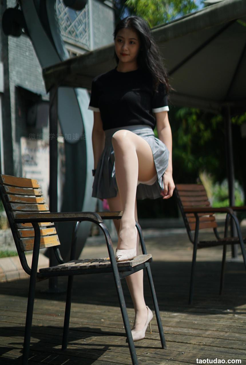 学妹加速跑 XM077《桌上起舞的彤彤》 图套+视频