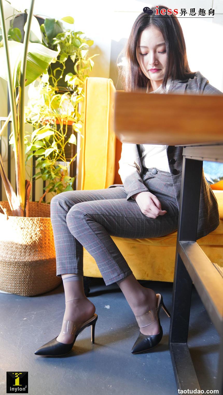 [IESS异思趣向] 普惠集132 – 模特：格格《精彩的短灰丝特写》