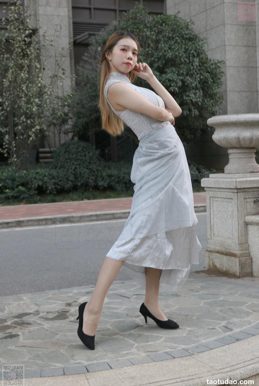 [SiHua丝话]SH034 花园里迷路的小伴娘 小俏[79P+2V／466MB]